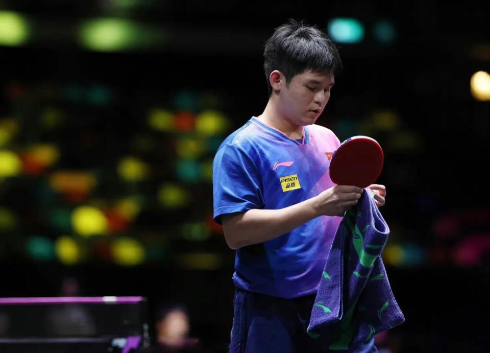 格外尴尬 格外尴尬